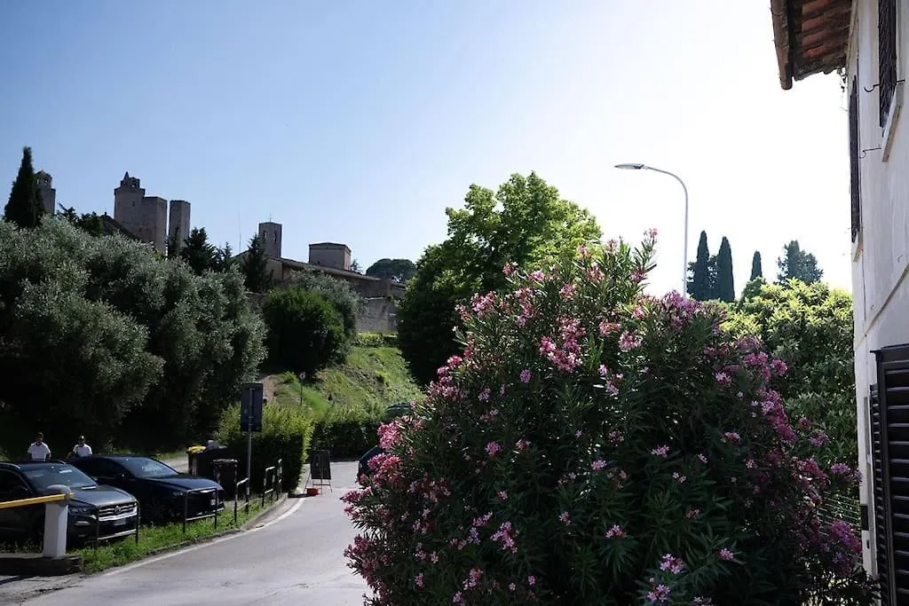 Un Passo Dalle Torri San Gimignano Italy